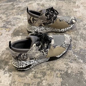 Steve Madden Women’s Cliff Sneakers